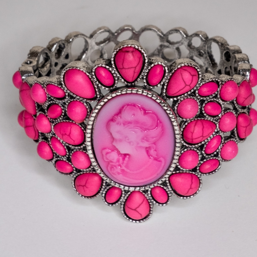 Cameo pink Howlite Bangle in Silverstone
